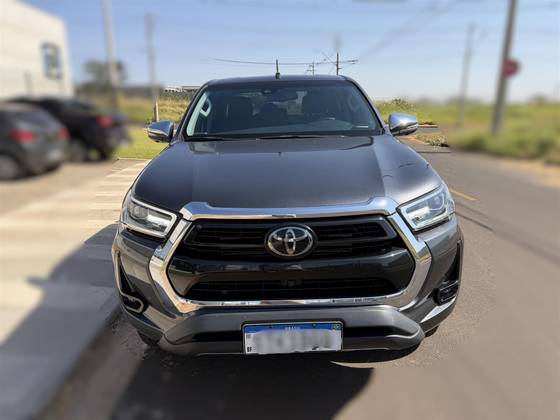 TOYOTA HILUX 2.8 D-4D TURBO DIESEL CD SRX 4X4 AUTOMÁTICO